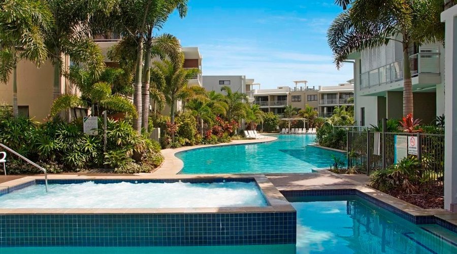 75m Lagoon pool & Spa
