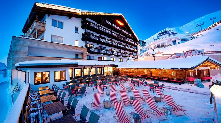 Terrasse & Almhütte