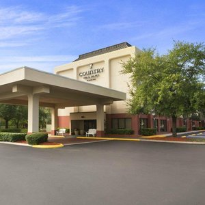 County Inn and Suites Jacksonville Florida exterior