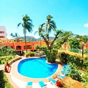 Alberca Hotel ZihuaCaracol