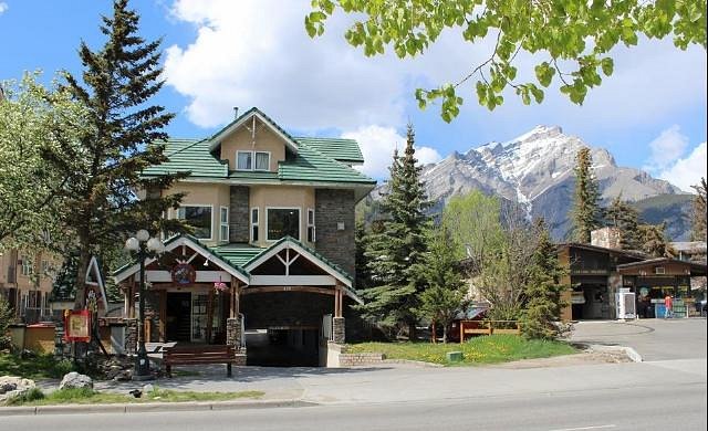 Samesun Banff - UPDATED 2022 Prices, Reviews & Photos (Alberta ...