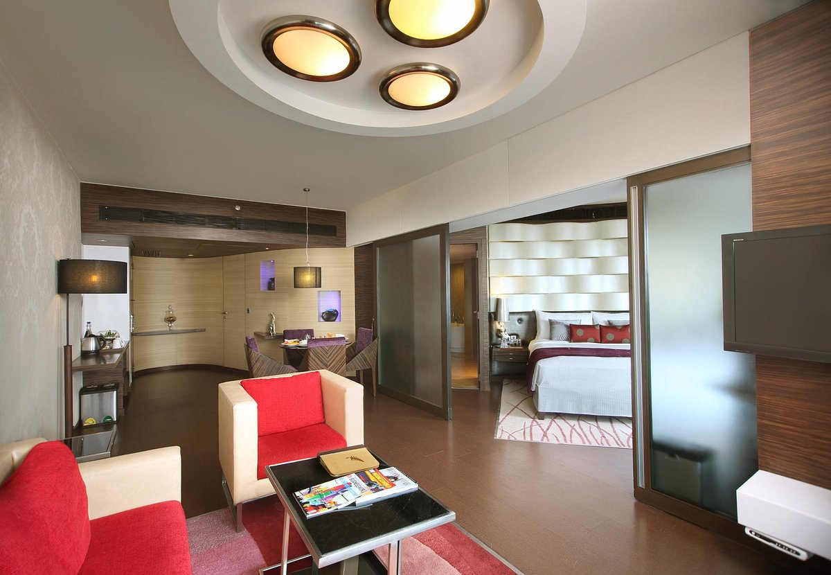 Fortune Select SG Highway, hotel in Ahmedabad