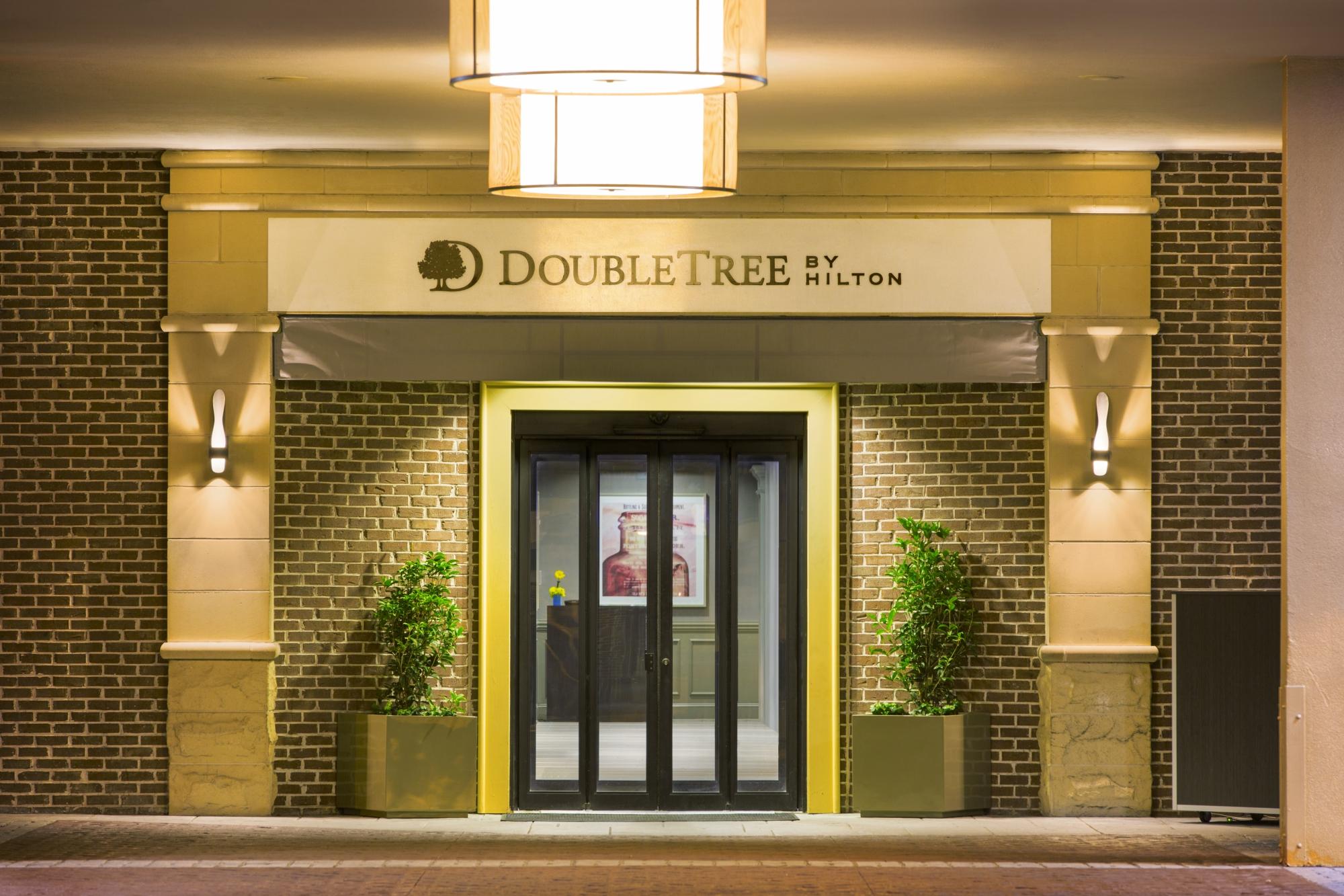 DOUBLETREE BY HILTON HOTEL SAVANNAH HISTORIC DISTRICT $127 ($̶2̶0̶1̶ ...