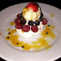 mixed berry pavlova