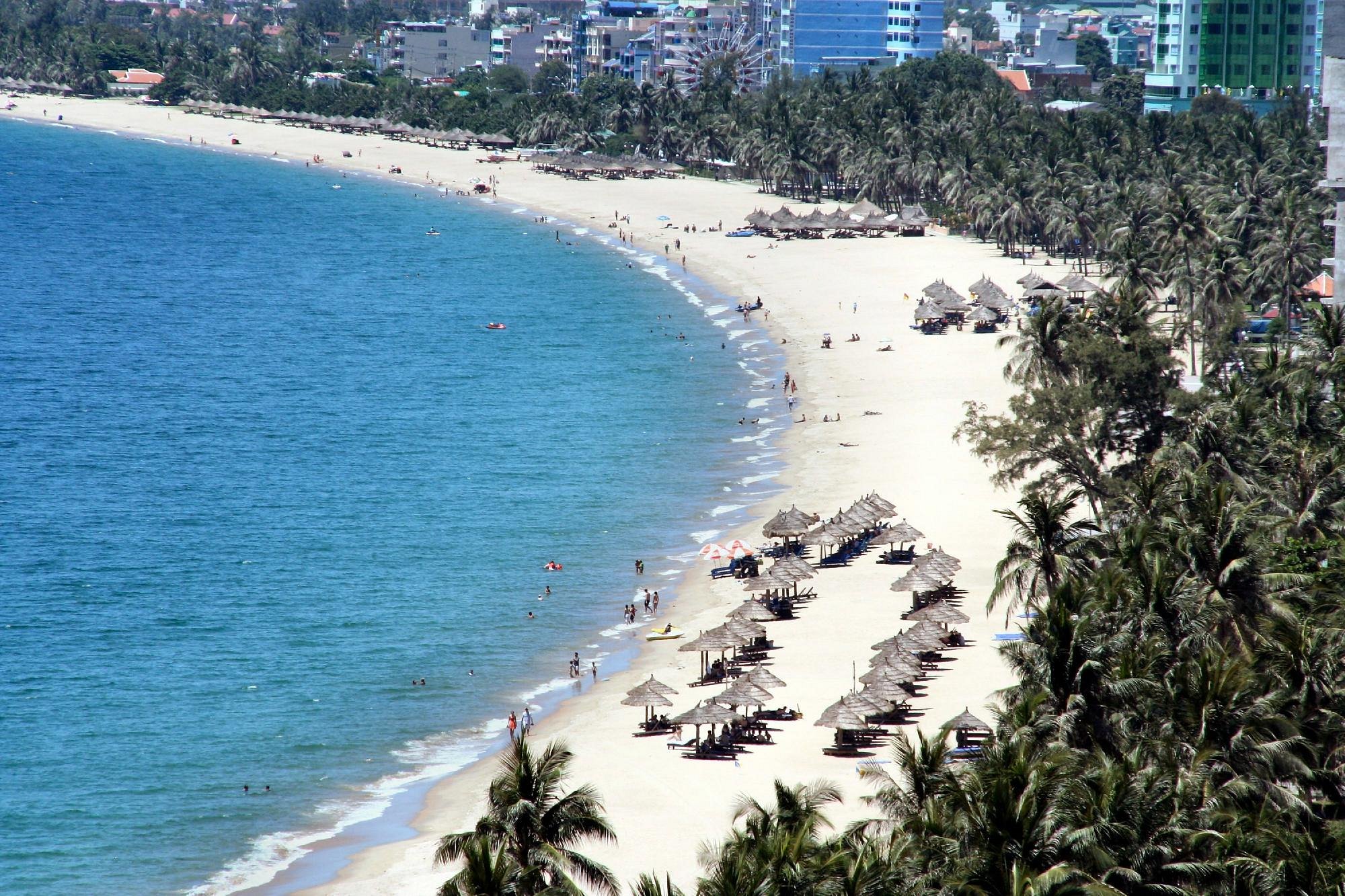 越南芽庄最美的沙滩     海滩只有银白色和孔雀蓝_图1-9