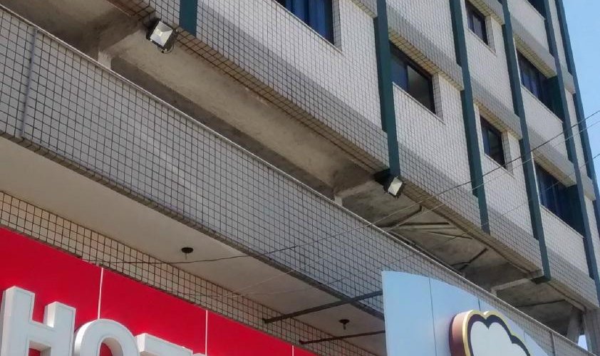 Fachada (hotel em cima, padaria em baixo)