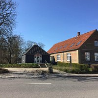 Skanderborg Museum ligger i den sydligste del af centrum