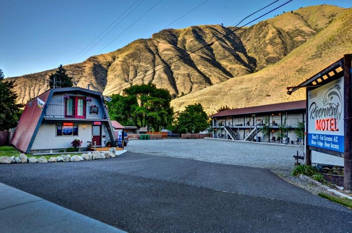 Riverview Motel