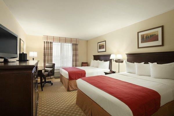 HOLIDAY INN & SUITES BARSTOW, AN IHG HOTEL $111 ($̶1̶3̶1̶) - Updated ...