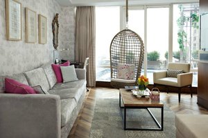 Room & Suite