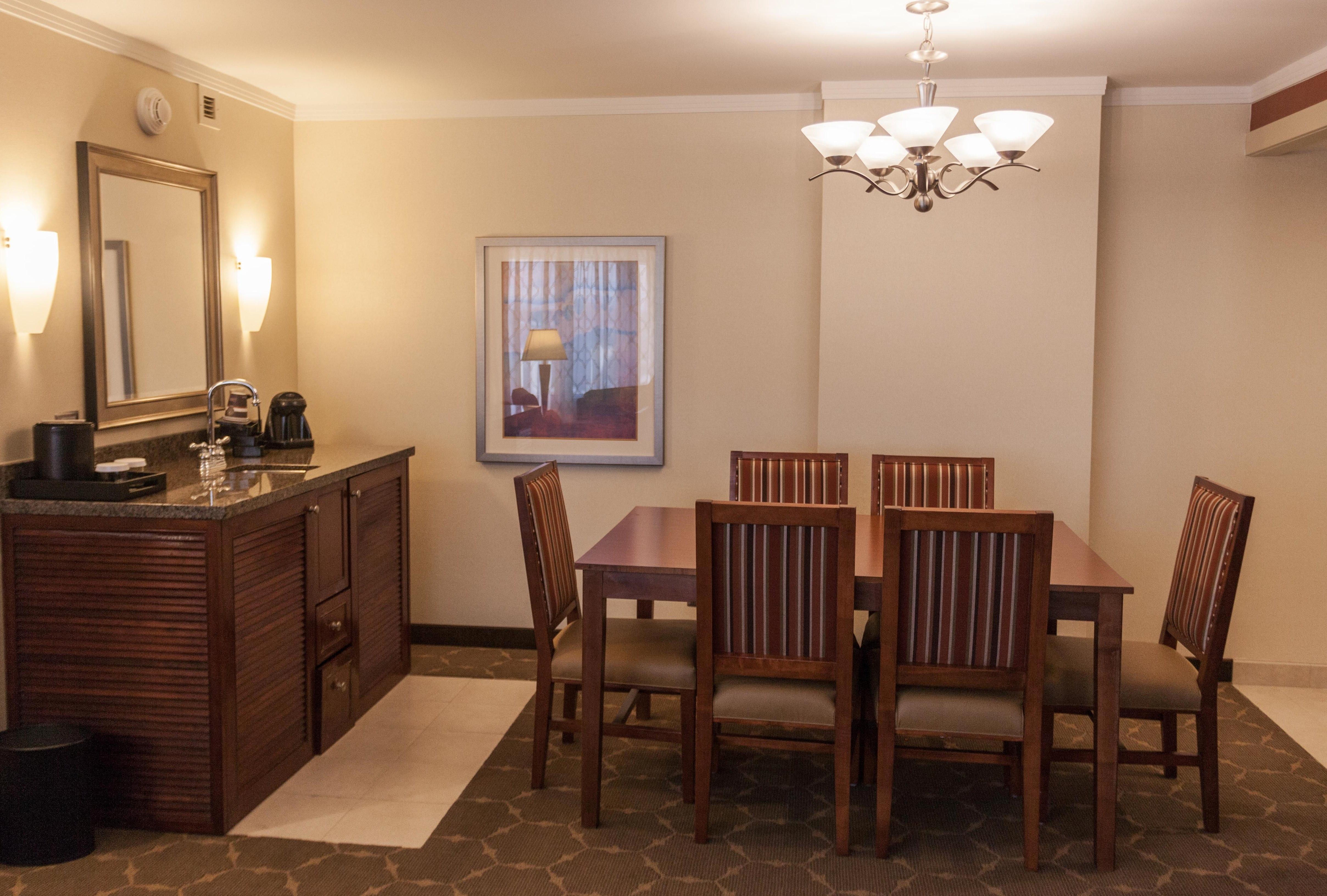 EMBASSY SUITES BY HILTON DENVER TECH CENTER Updated 2024 Prices   Dining Area And Wet Bar 