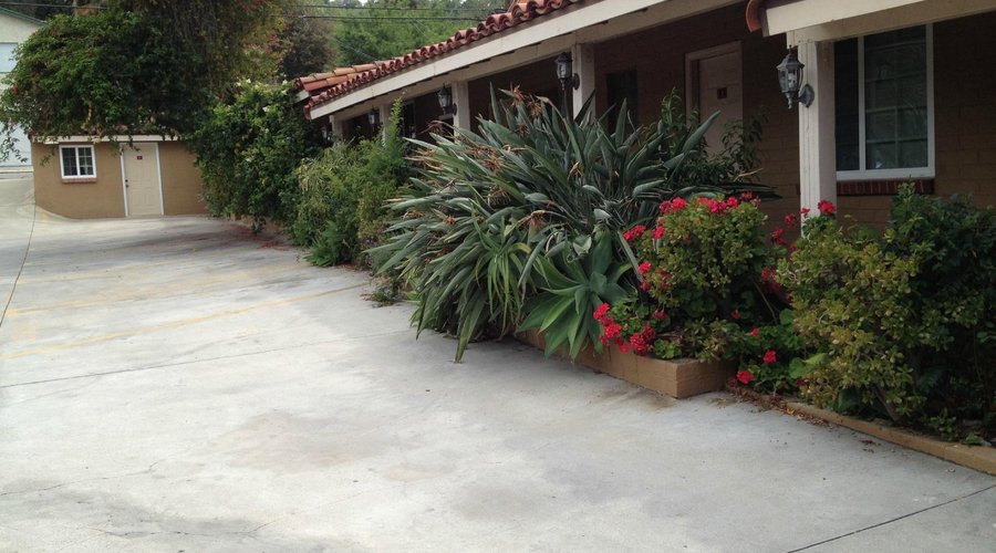 Hotel & grounds