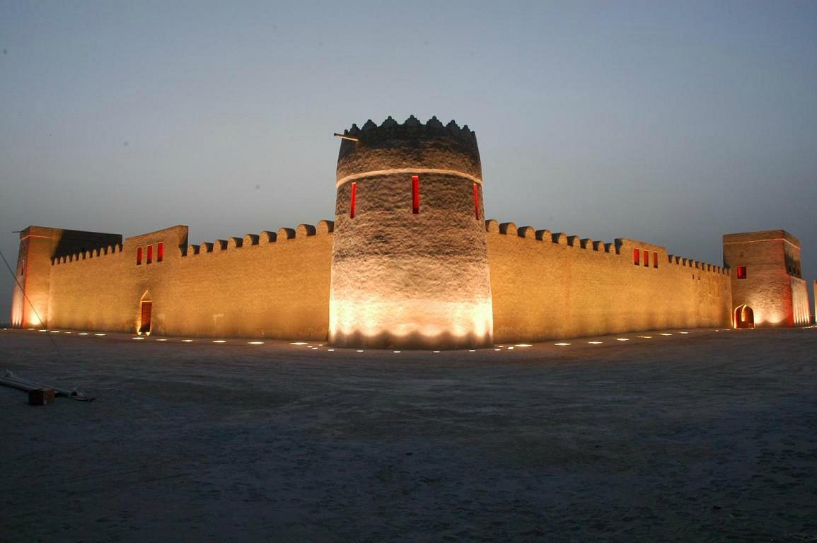 Аль риффа. Форт Риффа Бахрейн. Форт Риффа Бахрейн фото. Sheikh Salman bin Ahmed al Fateh Fort. Крепость калат-Аль-Бахрейн.