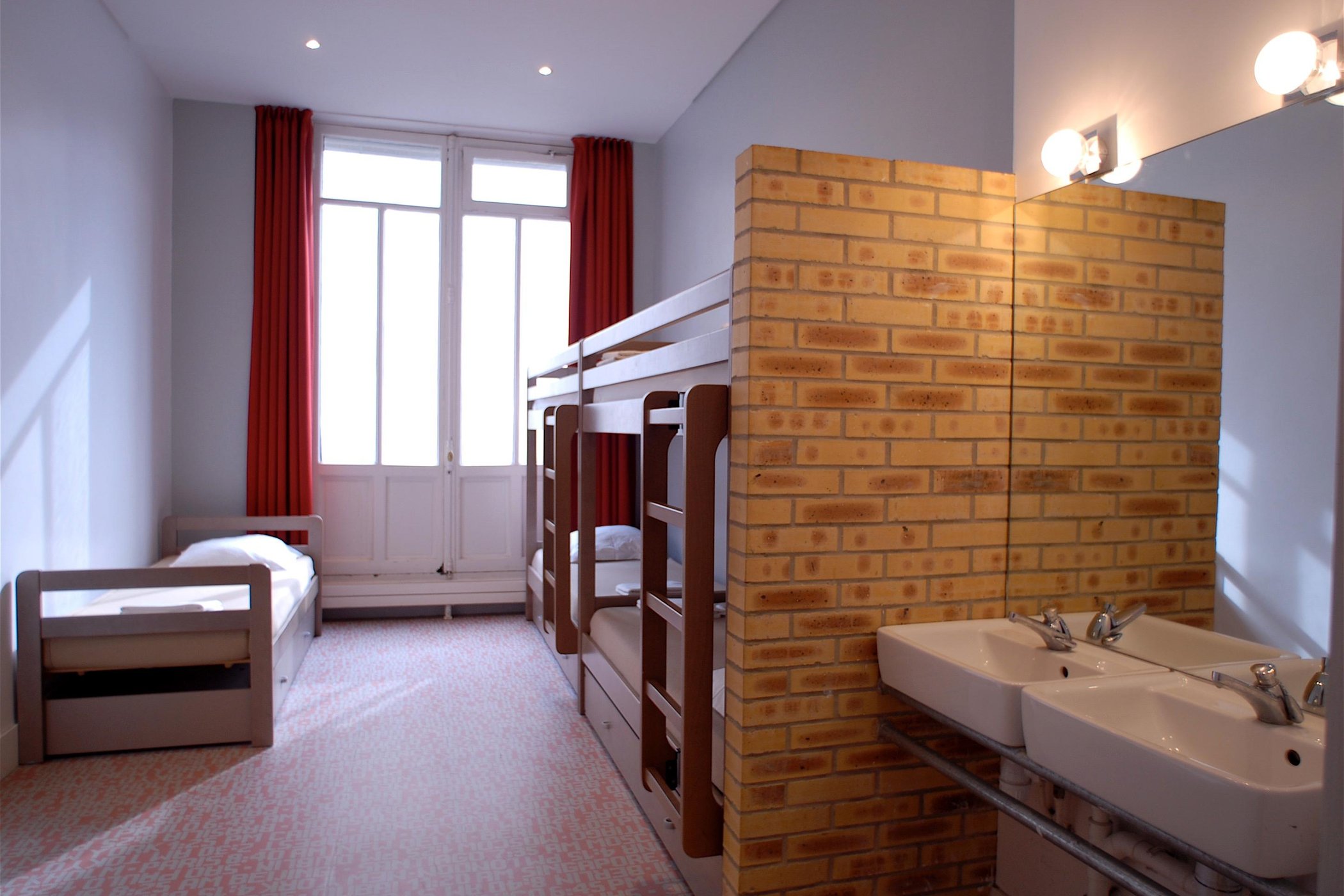 Auberge de Jeunesse BVJ PARIS / OPÉRA-MONTMARTRE by null