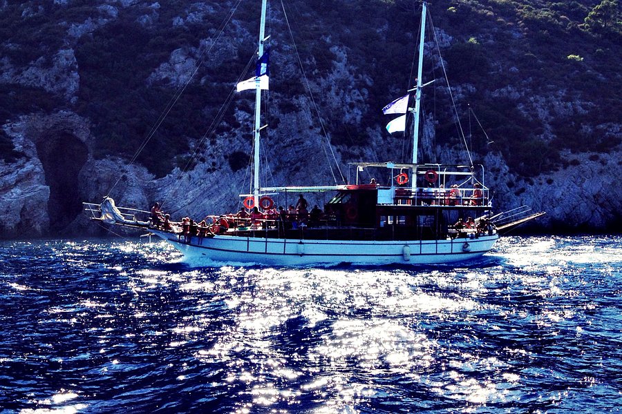 captain jannis boat trip samos