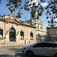 Parroquia al lado de Municipalidad