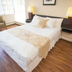 The Double Queen Apartment at the Riviera on Robson Suites Hotel Downtown Vancouver