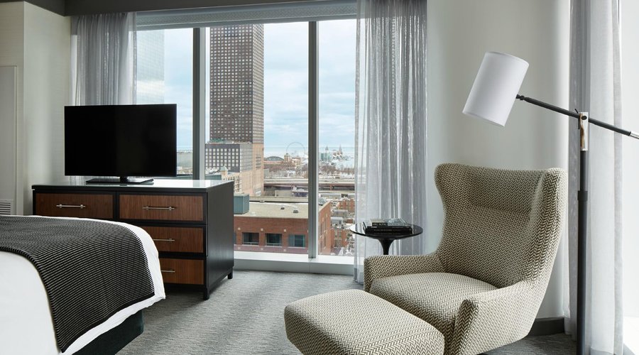 Lake View Suite