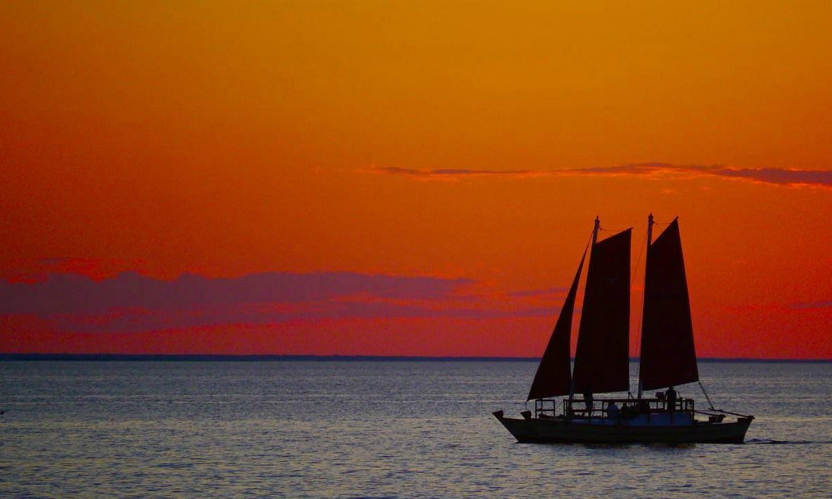 sailing montauk's catamaran mon tiki