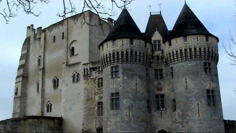 Très beau donjon médièval