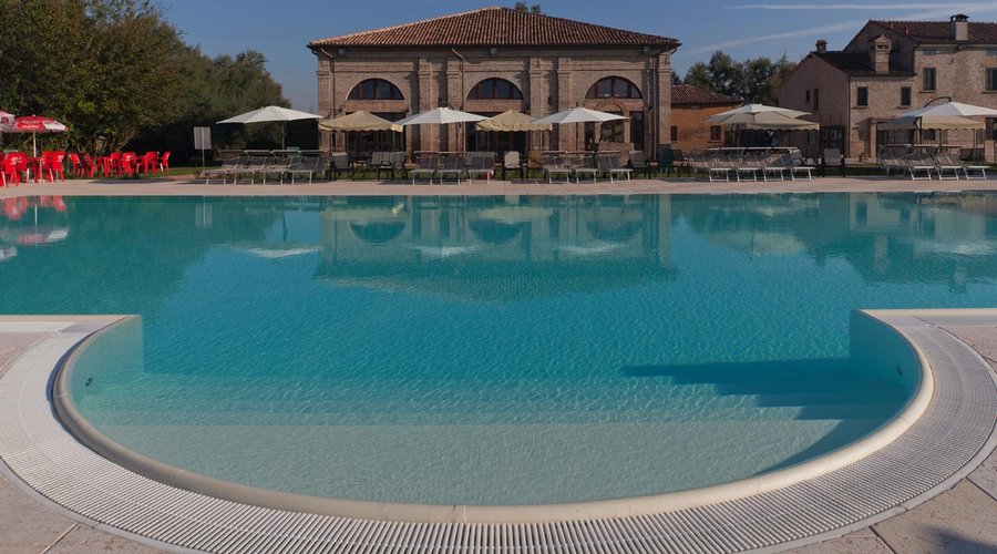 la piscina