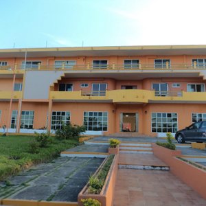 Parte frontal del hotel