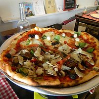 pizza moitié moitié végétarienne et mozza basilic