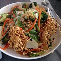 Crispy noodles with tofu