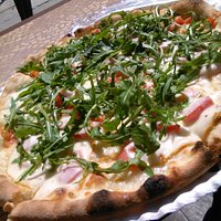 Scamorza pomodorini rucola...ottima
