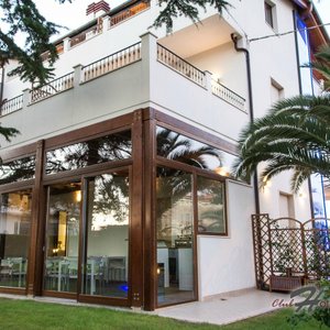 Boutique Hotel Citta Bianca in Spoltore, image may contain: Villa, Housing, Building, Door