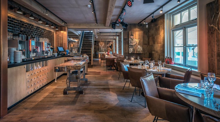 Restaurant downstairs