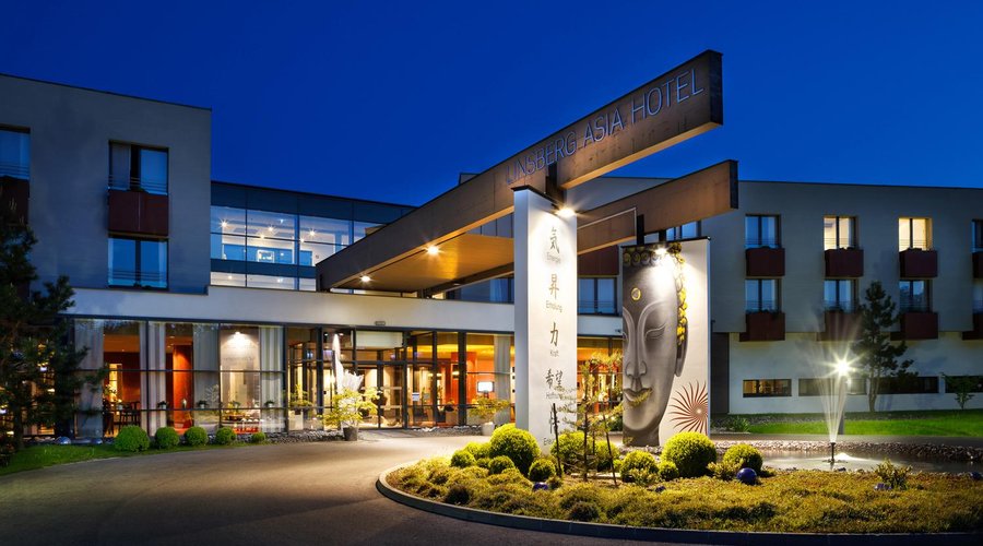 Linsberg Asia Hotel Eingang