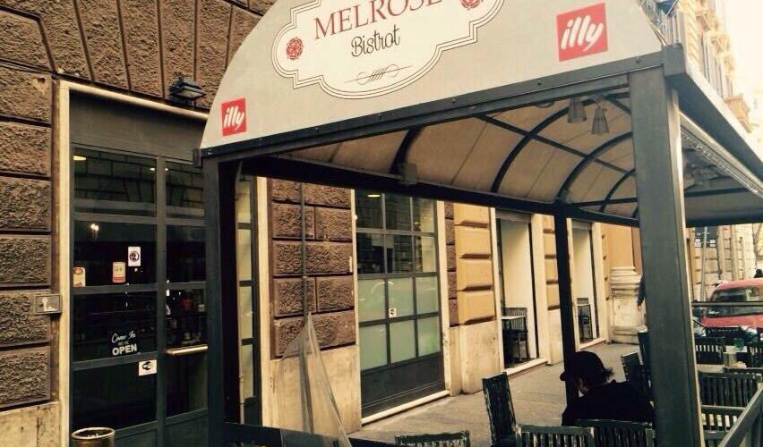 "L'esterno del locale..."