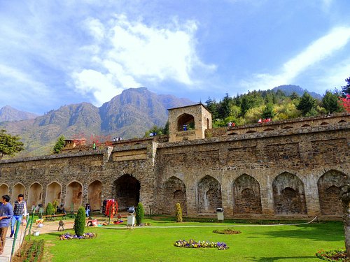 places to visit near srinagar in august
