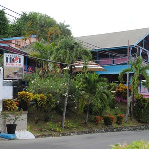 Half Moon Blue Hotel, hotel in Tobago