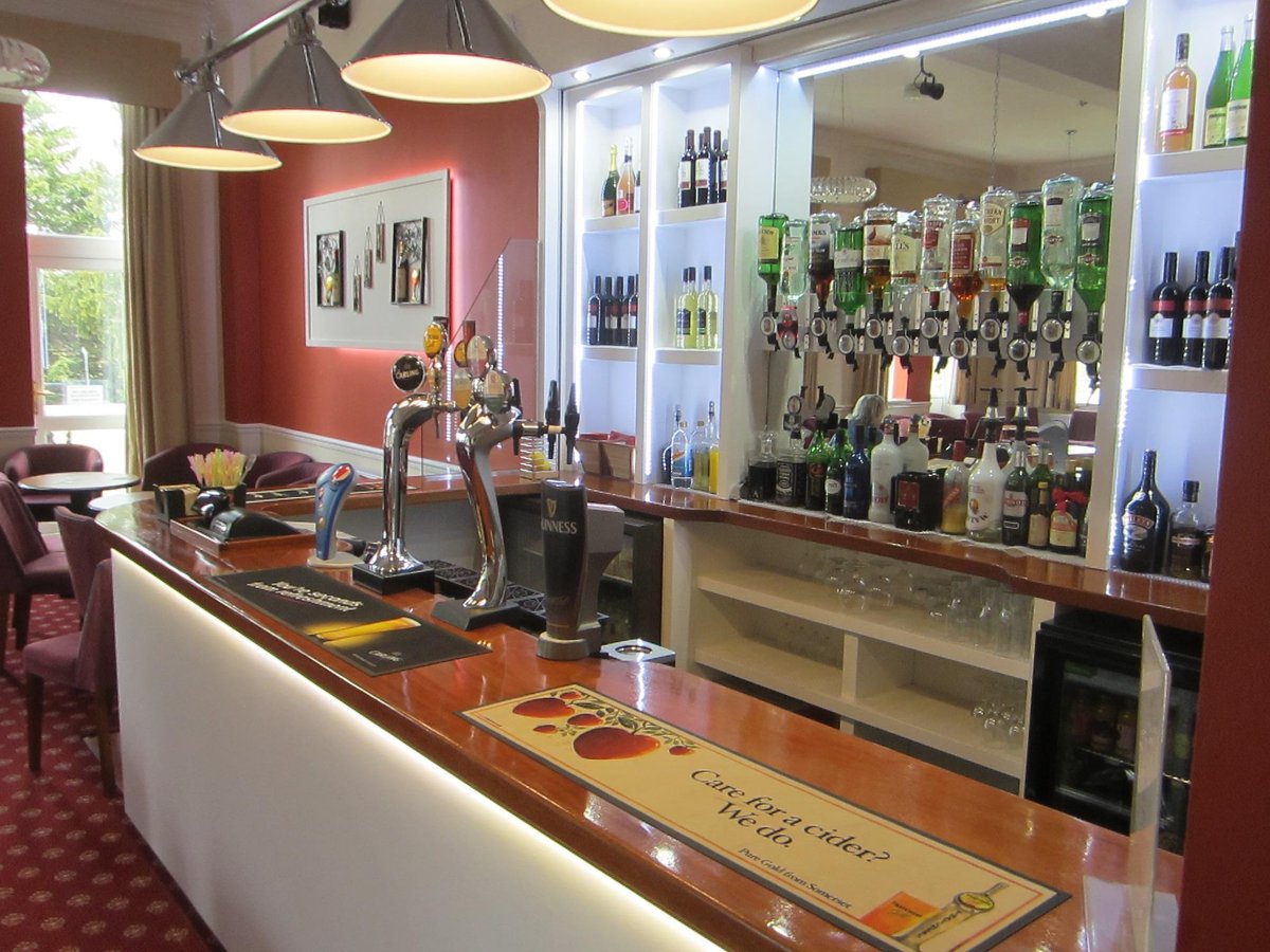 Howden Court Hotel Bar or Lounge: Pictures & Reviews - Tripadvisor