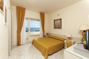 Room & Suite