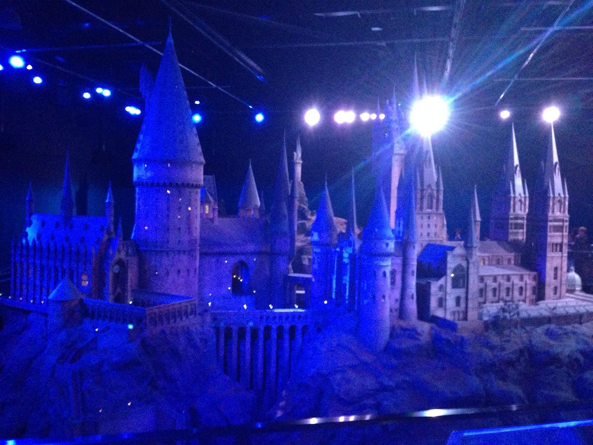 Boutique de balais pour quiditch - Photo de The Harry Potter London Tour by  Discovery Tours, Londres - Tripadvisor