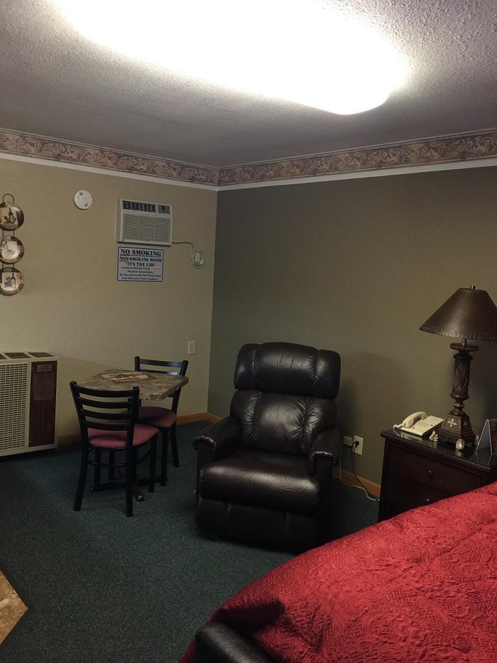 Nights Inn for Sale in East St. Cloud [PHOTOS]