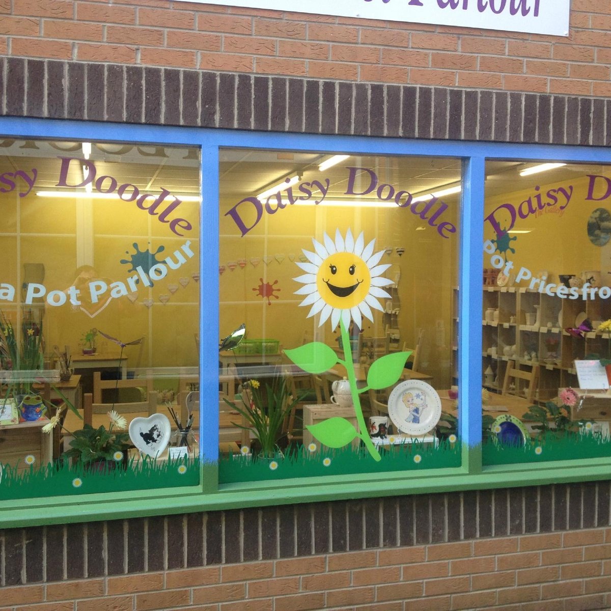 2022-daisy-doodle-paint-a-pot-parlour