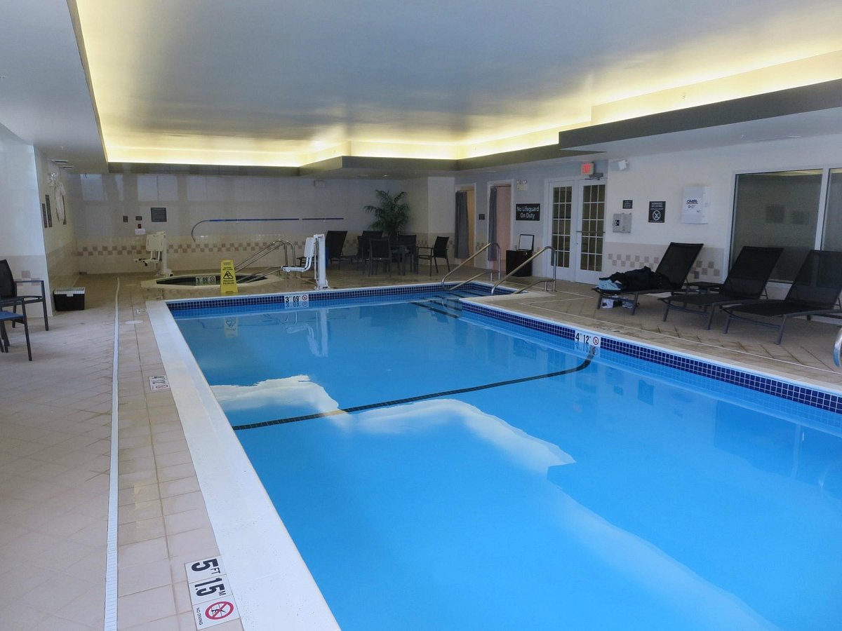 hotels in marlborough ma with pools