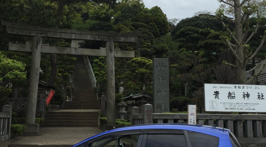 正面の駐車場