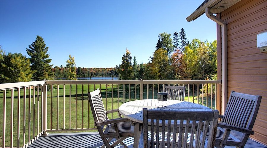 Enjoy your own private patio overlooking Vanluven lake!