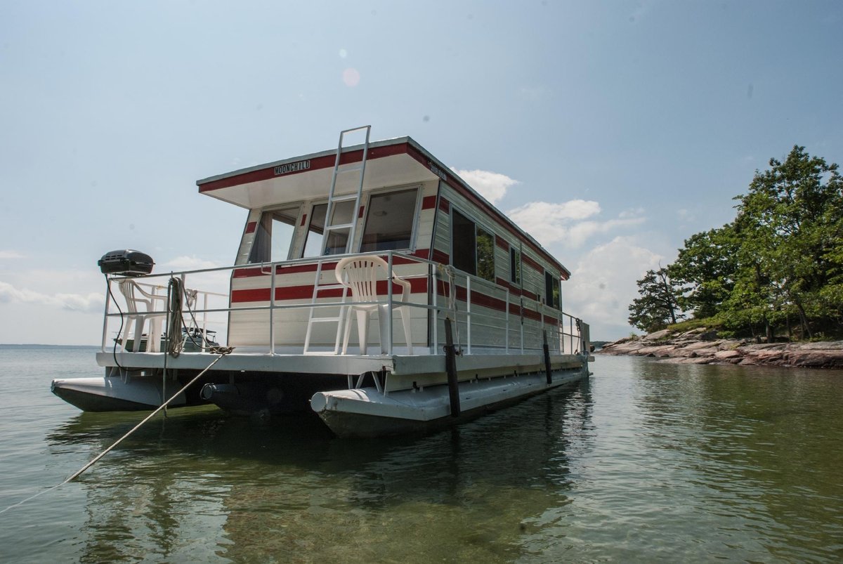 Houseboats Gold Coast - Luxury Houseboat Holidays You Won't Forget!