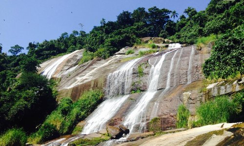 Cachoeira atras do museu