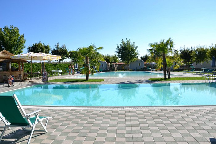 piscina coperta riscaldata - Photo de Campeggio Da Giovanni, Peschiera del  Garda - Tripadvisor