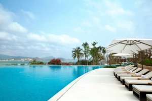 Pool & Beach