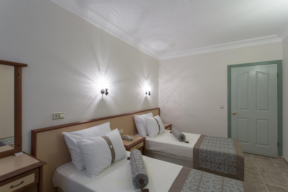 Villa sunflower hotel 4 турция. Villa Sunflower Apart Suites 4. Вилла Санфлауэр Турция Аланья. Отель в Азове Villa Sunflower. Вилла Сан Фловер Турция Аланья.