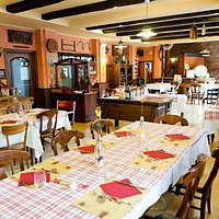 La sala ristorante (oggetti vecchi e buona cucina)