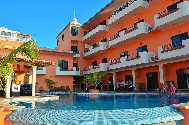 hotel alondra barra de navidad